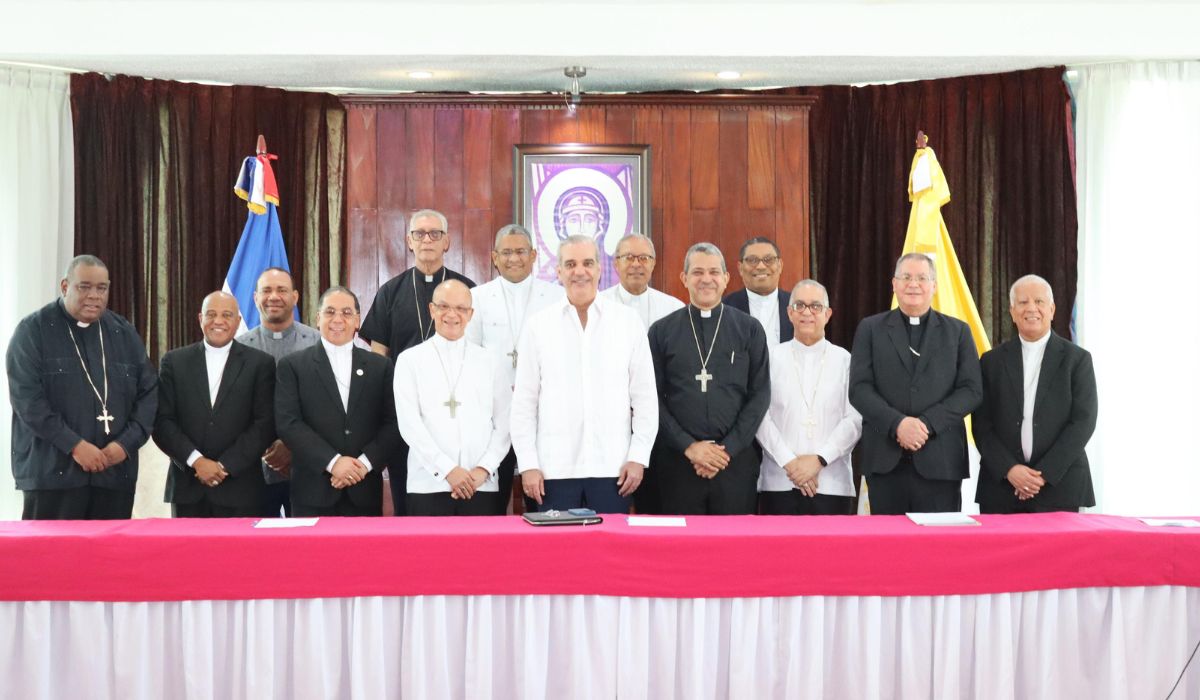 Episcopado Dominicano recibe visita del presidente Abinader para dialogar sobre los principales desafíos del país