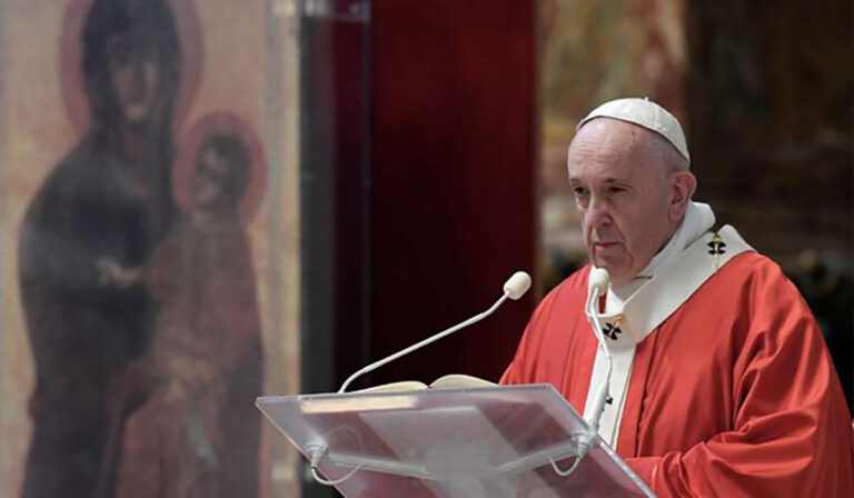 Papa Francisco aboga por soluciones pacíficas ante crisis política en Perú