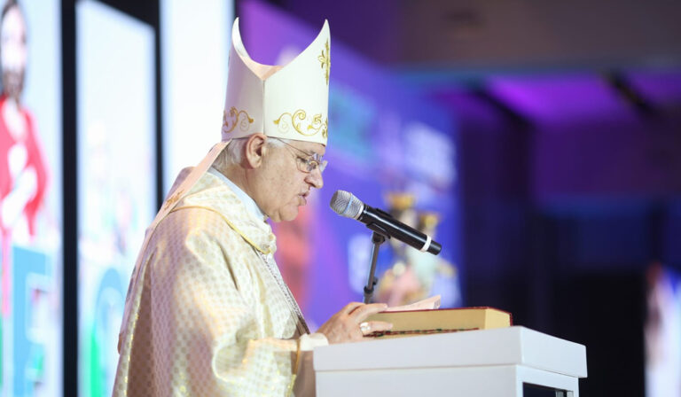 Mons. Alberto Lorenzelli: “Quien se compromete en el ámbito de la evangelización, reconoce la urgencia de la educación”