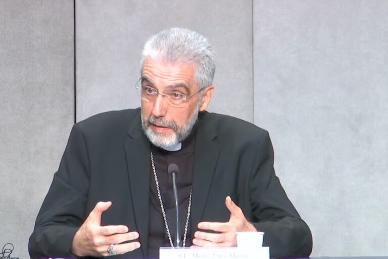 Mons. Luis Marín de San Martín: “Sinodalidad significa más Cristo y más Iglesia”