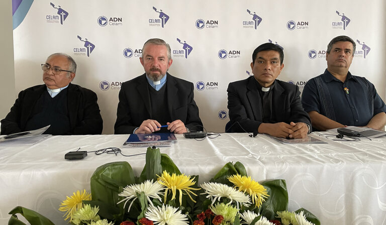 El Celam y la OIM firman acuerdo de cooperación en favor de la población migrante y refugiada de Venezuela