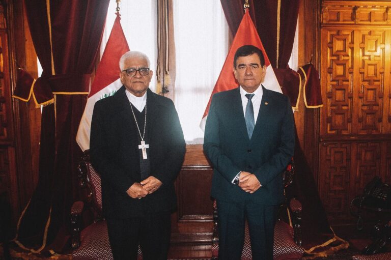 Mons. Miguel Cabrejos se reunió con el presidente del Congreso peruano
