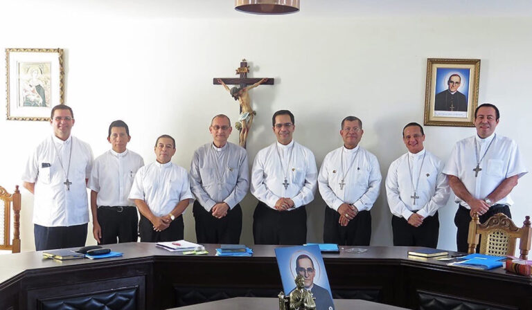 Los Obispos de El Salvador agradecen al cardenal Gregorio Rosa Chávez por sus 52 años de labor pastoral