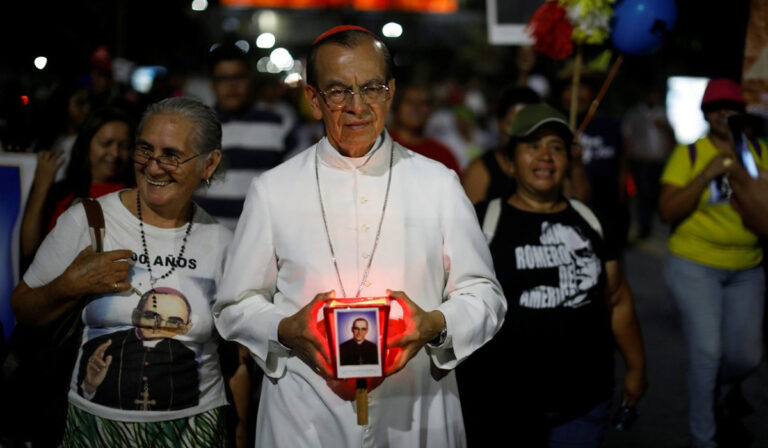 Gregorio Rosa Chávez, primer cardenal de El Salvador, pasa a retiro
