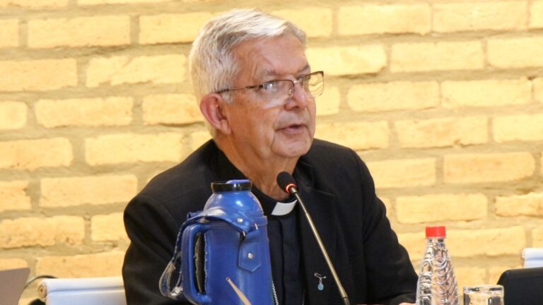 Cardenal Martínez Flores a los periodistas: “Ser artesanos de la paz, de la comunión, de la concordia en la Iglesia y como Iglesia”