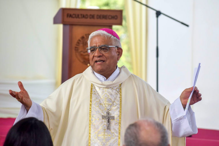 Mons. Miguel Cabrejos: «La palabra de Dios ayuda a romper la frontera oscura de la muerte»