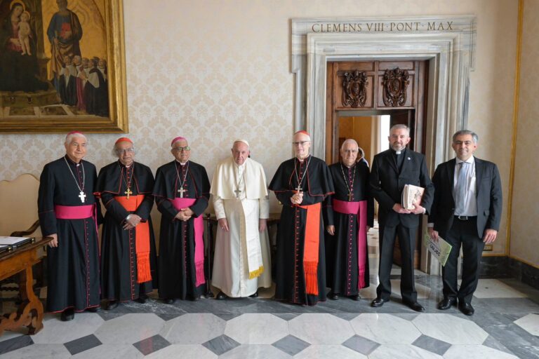 El Celam pide oraciones por la recuperación del Papa Francisco