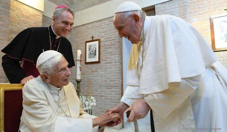 Obispos de Costa Rica y Colombia elevan sus oraciones por la salud del papa Benedicto XVI