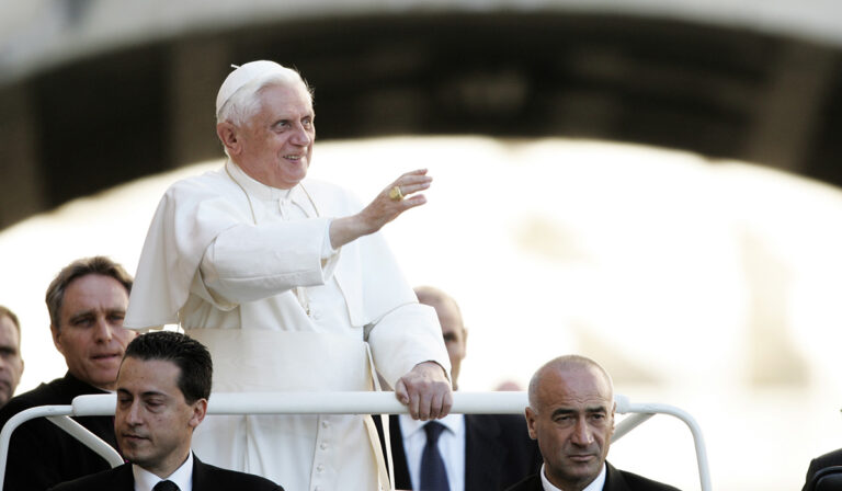 Obispos de México y Costa Rica presentan sus condolencias ante la partida de Benedicto XVI