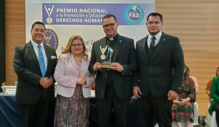 El Salvador: Diócesis de Chalatenango recibe Premio Nacional a la Promoción y Difusión en Derechos Humanos