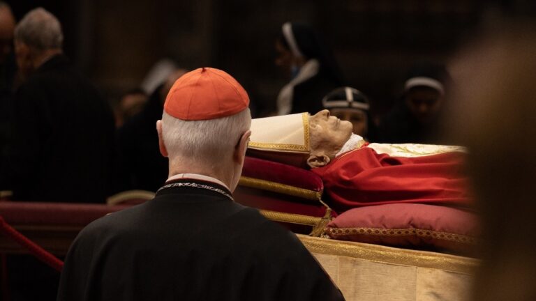 El Cardenal Odilo Scherer delegado del Celam en el funeral del Papa Benedicto XVI