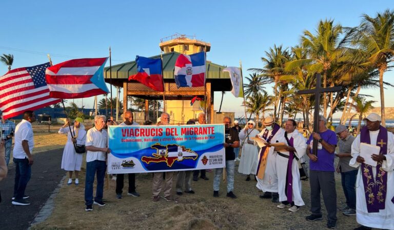 Puerto Rico, Haití y República Dominicana representan viacrucis migrante por quienes mueren en la travesía por el mar