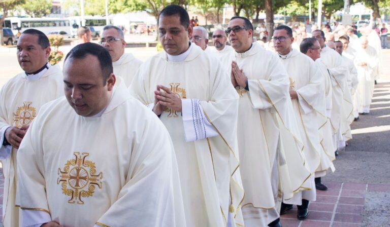 Sacerdotes y diáconos de América Latina y el Caribe: Convocados a retiros espirituales para vivir con dinamismo la sinodalidad