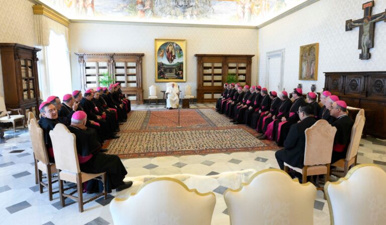 El Papa Francisco alienta a los obispos colombianos a mantener los esfuerzos por la reconciliación y la paz