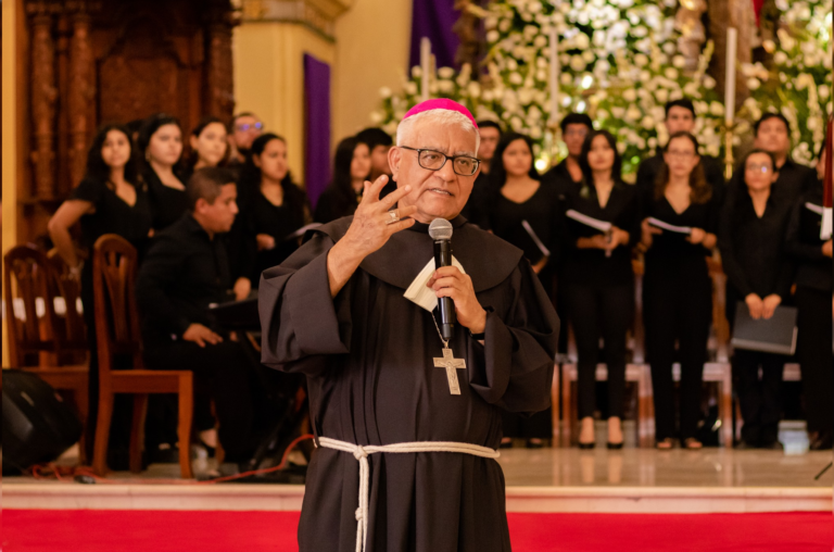 Mons. Miguel Cabrejos: «La resurrección es dejarse tocar por la misericordia de Dios»