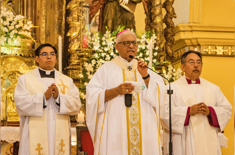 Mons. Miguel Cabrejos: “Ha resucitado y siempre está contigo”