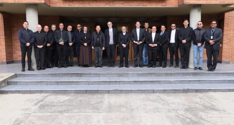 El Dicasterio para el Servicio del Desarrollo Humano Integral y el episcopado colombiano fortalecen vínculos de colaboración