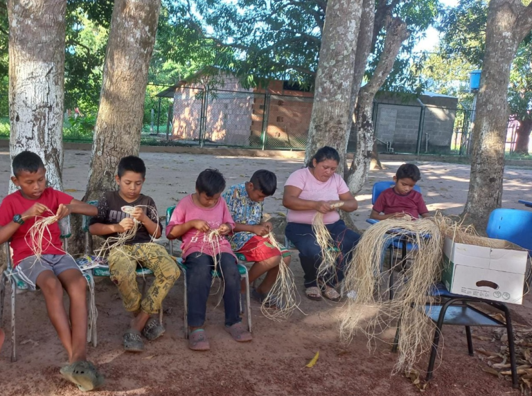 Escuela de Artesanías transforma vida de niños Amorúa y Sikuani, Fondo Populorum Progressio ratifica su compromiso