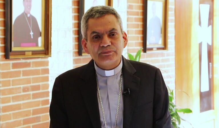 De luto la Iglesia colombiana: fallece monseñor Elkin Álvarez