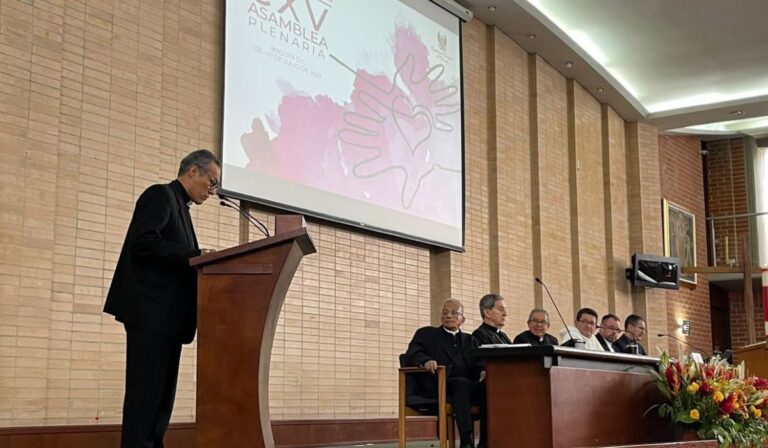 El Secretario general del Celam a los Obispos colombianos: “Estamos aprendiendo cómo ser una Iglesia que escuche más”