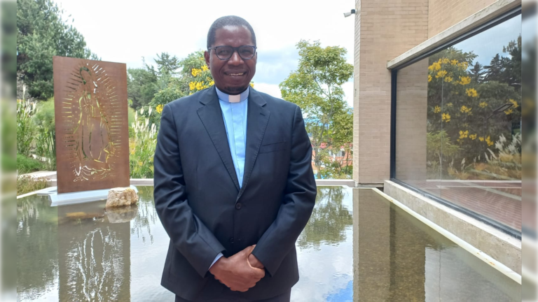 Rev. Kenneth Mtata: «Las iglesias se convierten en constructoras de paz, cuando se involucran, cooperan y aprenden unas de otras»