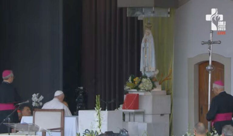 Santo Rosario en la JMJ: Francisco pide la intercesión de la Virgen de Fátima “por la paz del mundo” y por “una Iglesia puertas abiertas”