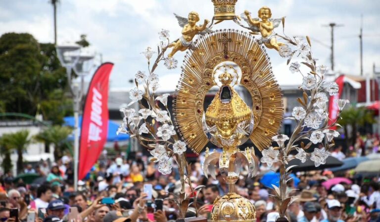 Costa Rica conmemoró los 388 años del hallazgo de su patrona, la Virgen de los Ángeles