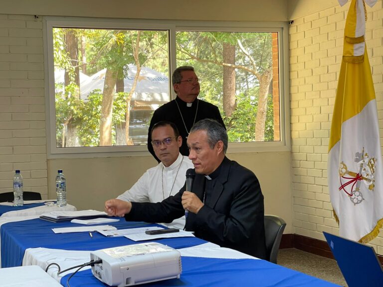 Mons. Lizardo Estrada al SEDAC: «Necesitamos de todos ustedes, sus organizaciones, anhelos y esperanzas para hacer este camino juntos»