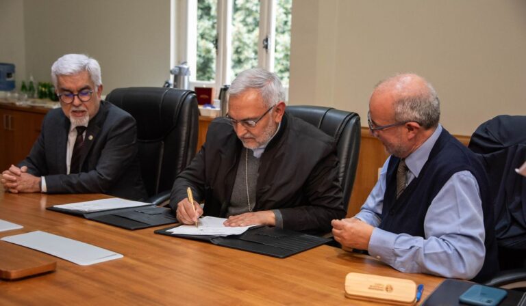 El Celam y la Universidad Católica de Temuco en Chile firman convenio: apropiación de la Asamblea Eclesial entre sus prioridades