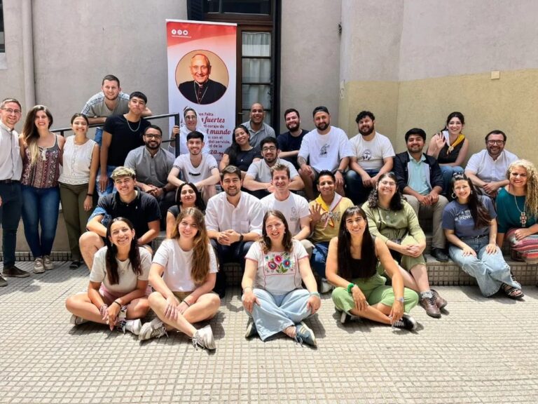 Beatificación del Cardenal Eduardo Pironio: Los jóvenes argentinos organizan una vigilia “esperando la luz”