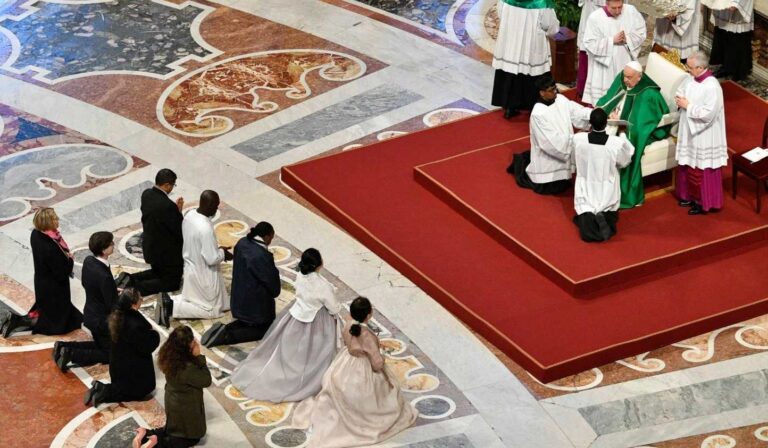 El Papa confiere los ministerios de Lector y Catequista a cuatro laicas y un laico de América Latina y el Caribe