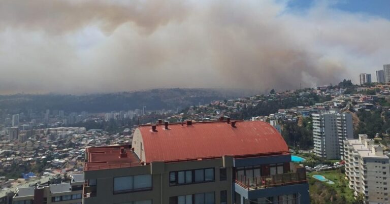 Incendios en Valparaíso: La Iglesia chilena acompaña y organiza la solidaridad junto con las autoridades civiles