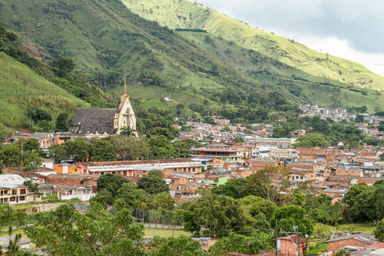Iglesia en Colombia alerta crisis humanitaria en nordeste de Antioquia y sur de Bolívar