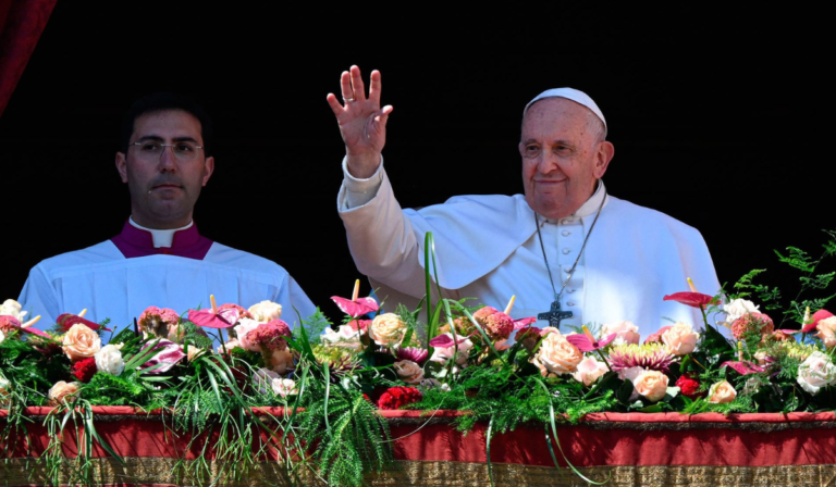 30.000 peregrinos celebran con el Papa Francisco la Pascua de Resurrección