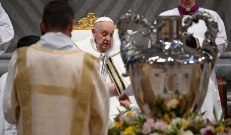 El Papa Francisco a los sacerdotes: “Gracias por llevar la maravilla de la misericordia de Dios”