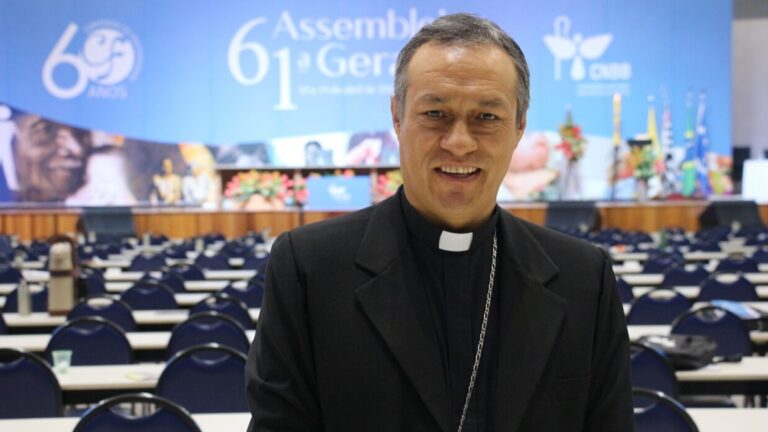 Mons. Lizardo Estrada: “Es importante poner como un eje transversal en todas nuestras actividades el tema del Sínodo”