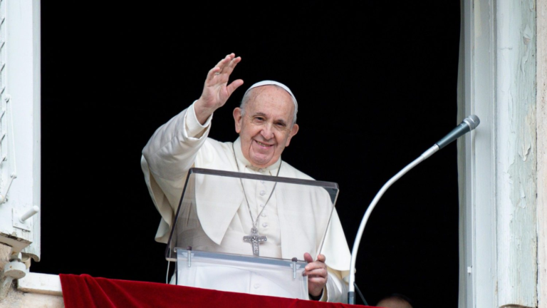 Regina Coeli: Papa Francisco invita a vivir la experiencia de la Resurrección con nuestro testimonio