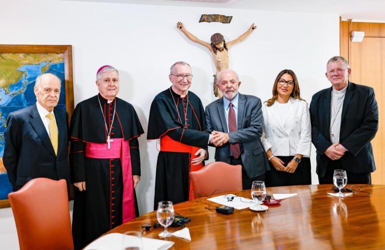 Cardenal Pietro Parolin, Secretario de Estado Vaticano, visitó al presidente del Brasil, Luiz Inácio Lula da Silva
