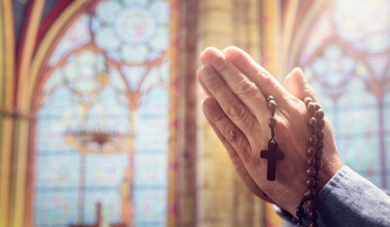 Consejo Episcopal Latinoamericano y Caribeño presenta campaña para ayudar a vivir el Año de la Oración