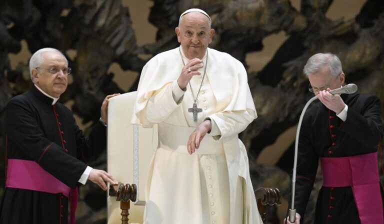 Cinco consejos del Papa Francisco a los párrocos del mundo