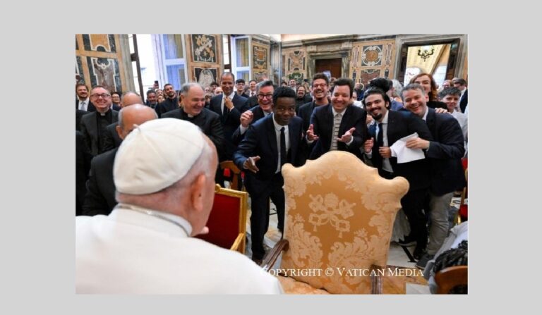 Papa Francisco a los humoristas del mundo: «Ustedes tienen el poder de hacer reír»