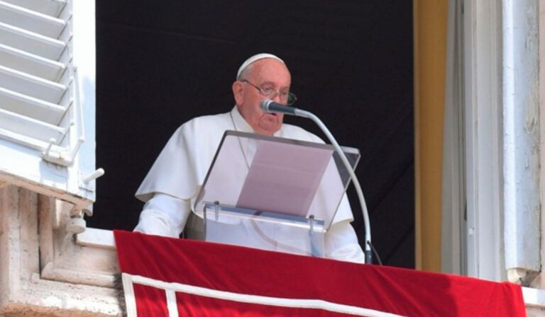 El Papa Francisco invita a “ser discípulos misioneros” durante el ángelus