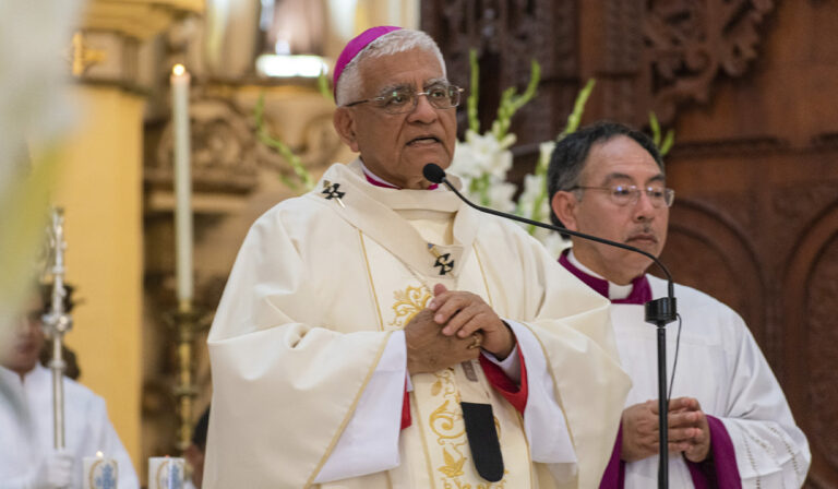 Monseñor Miguel Cabrejos celebra sus bodas de plata como Arzobispo de Trujillo