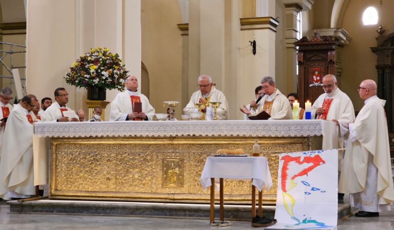 7. ͣ Asamblea Clamor y Migrared cierran con eucaristía en la Catedral primada de Bogotá