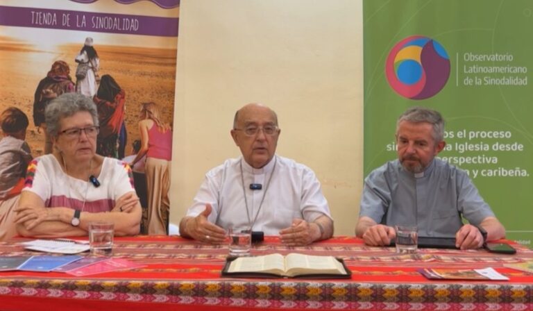 Conversatorio profundiza en la transición de una estructura piramidal a una Iglesia más sinodal y participativa