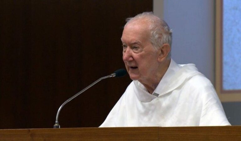 Fr. Radcliffe en el Sínodo: «Ampliamos nuestra imaginación a nuevas formas de ser la casa de Dios o solo estaremos reorganizando las sillas del Titanic»