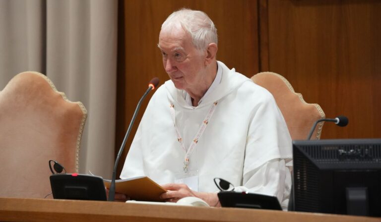 Padre Timonthy Radcliffe: “Debemos construir la confianza de nuevo, comenzando entre nosotros en esta asamblea”