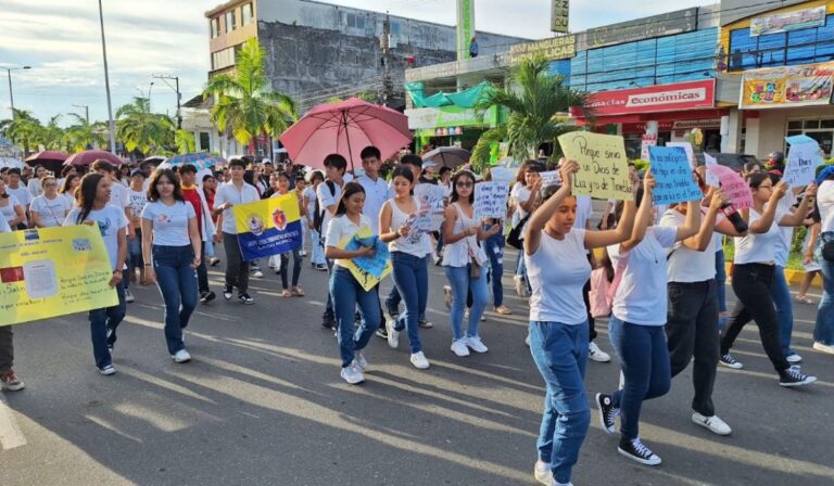 Jóvenes de la Amazonía ecuatoriana celebran la santidad en caminata misionera