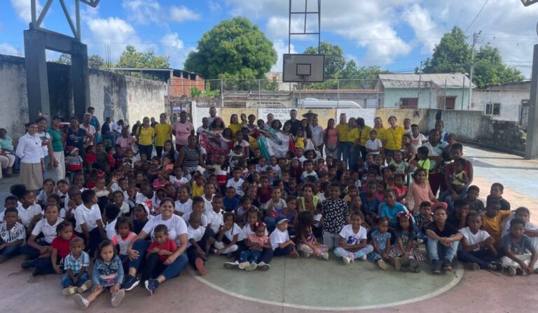 Obras Misionales Pontificias de Venezuela lleva esperanza y alegría navideña a los niños de Curiepe