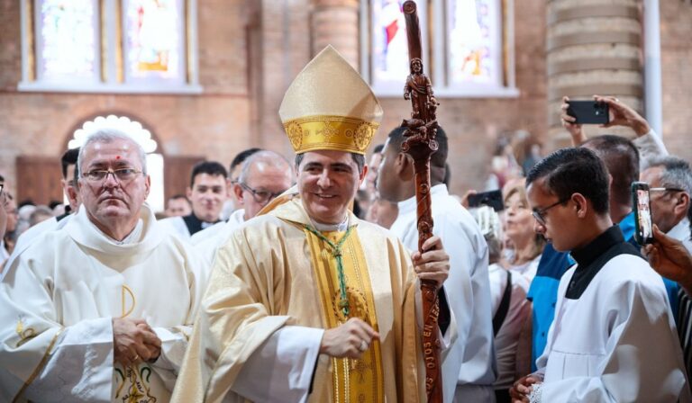 Mons. Nelson Jair Cardona: «He sido enviado a esta tierra para aliviar el sufrimiento y asegurar el consuelo espiritual»